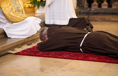 Br. Emmanuel Maria Fitz OFM. bei der Feier zu seiner Ewigen Profeß am 4. Oktober 2020.